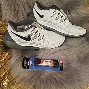 Nike womens shoes sz 7.5